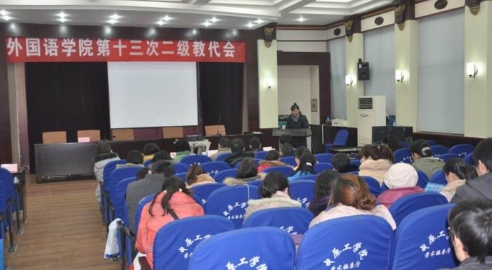 办公室主任黎瑛对2012年公司的财务支出情况做汇报。 办公室主任黎瑛对2012年公司的财务支出情况做汇报。